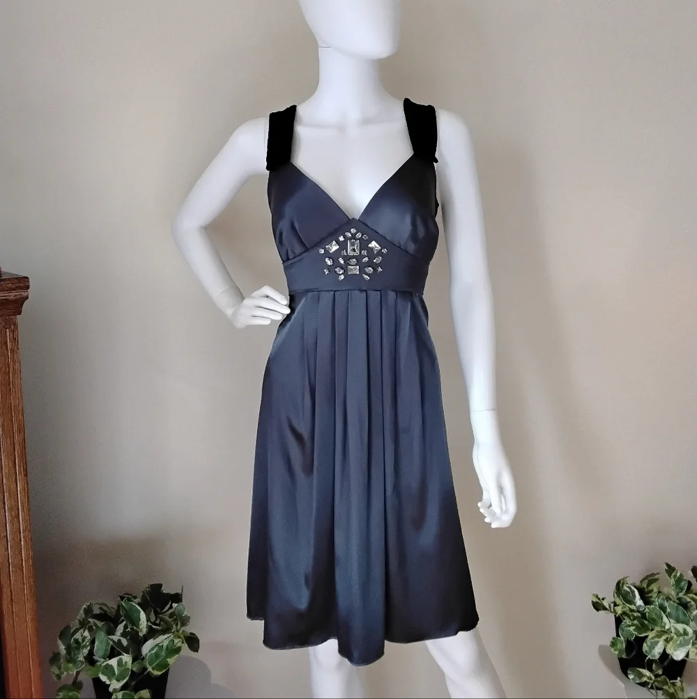 Simply Vera Vera Wang Elegant A-Line Dress with Jeweled Accent Sz Medium
